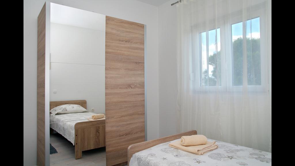 Holiday Home Luka Задар Екстериор снимка