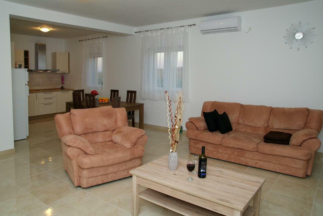 Holiday Home Luka Задар Екстериор снимка
