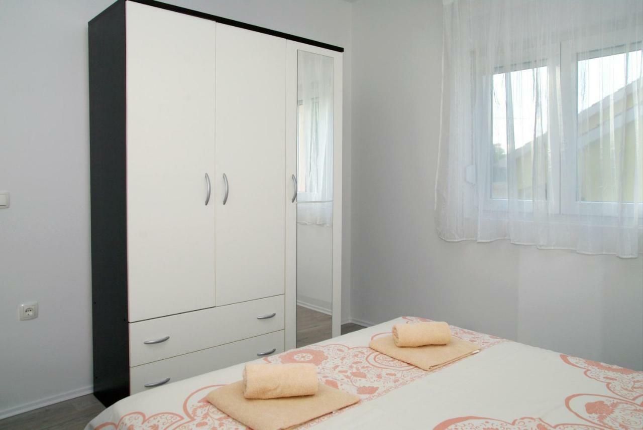 Holiday Home Luka Задар Екстериор снимка
