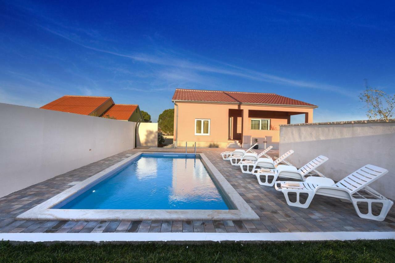 Holiday Home Luka Задар Екстериор снимка