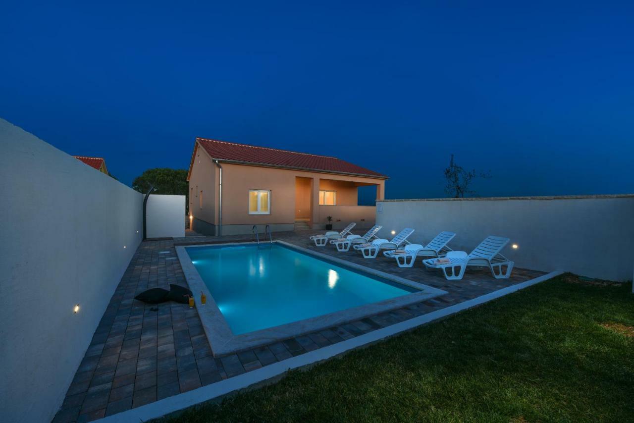 Holiday Home Luka Задар Екстериор снимка