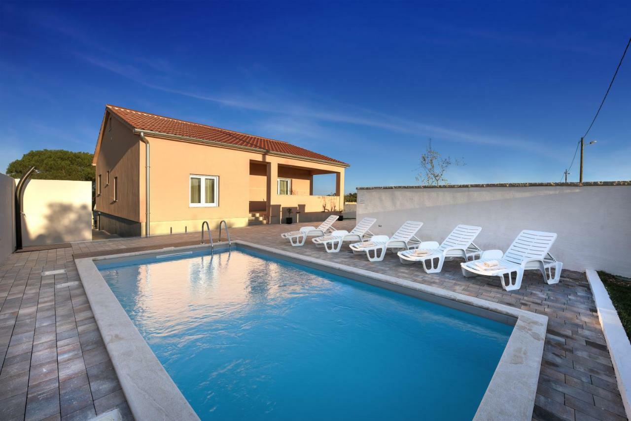Holiday Home Luka Задар Екстериор снимка