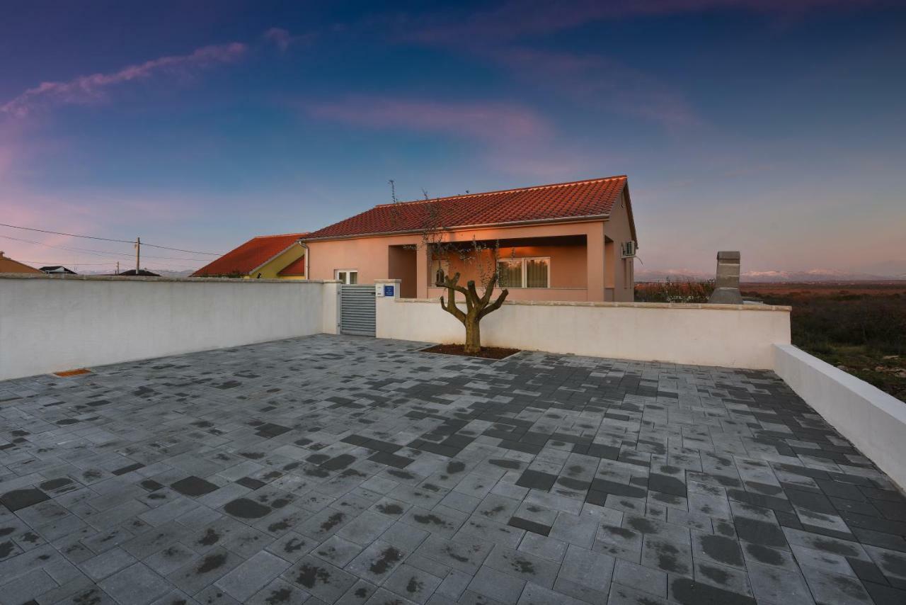 Holiday Home Luka Задар Екстериор снимка