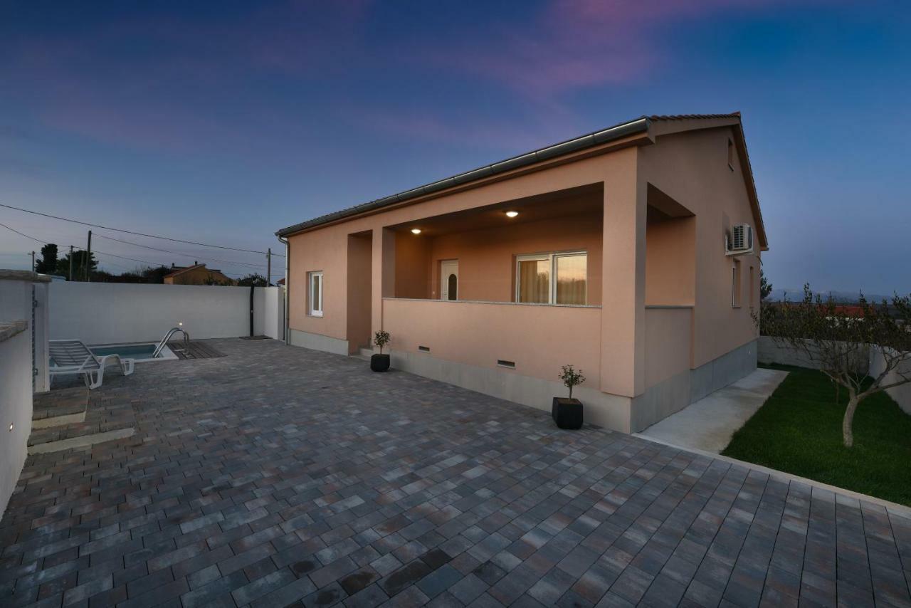 Holiday Home Luka Задар Екстериор снимка
