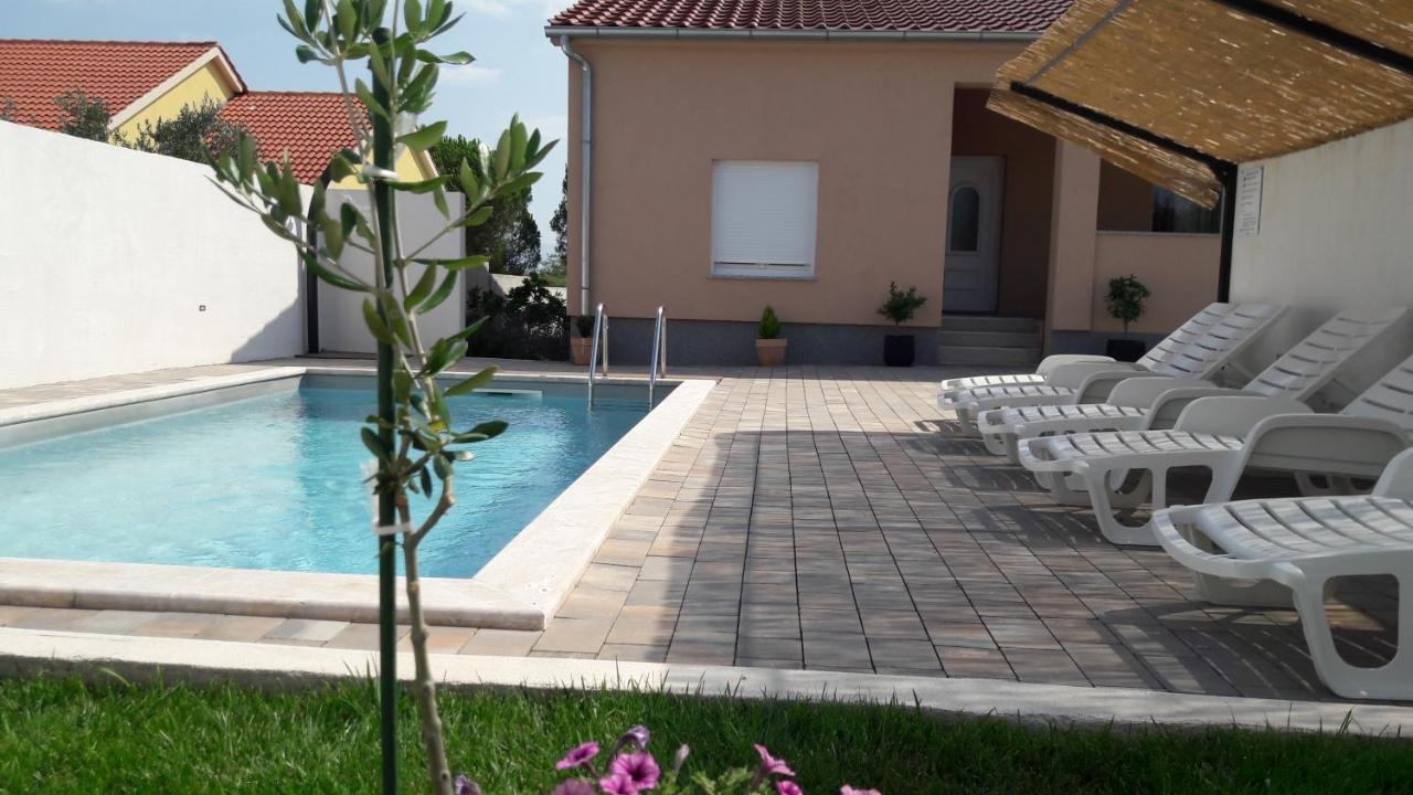 Holiday Home Luka Задар Екстериор снимка