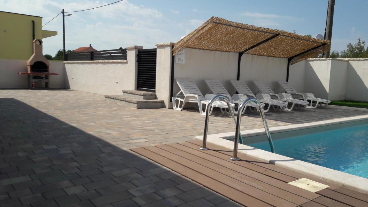 Holiday Home Luka Задар Екстериор снимка