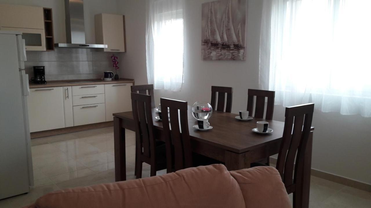 Holiday Home Luka Задар Екстериор снимка
