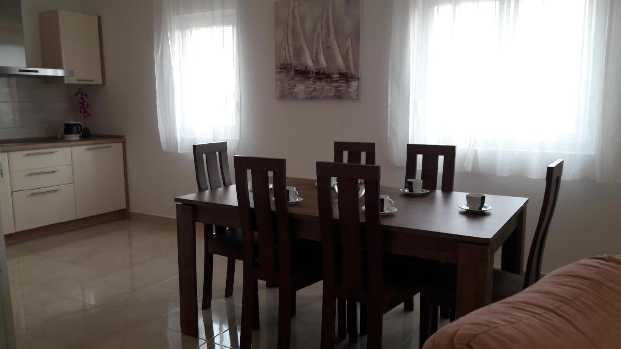 Holiday Home Luka Задар Екстериор снимка